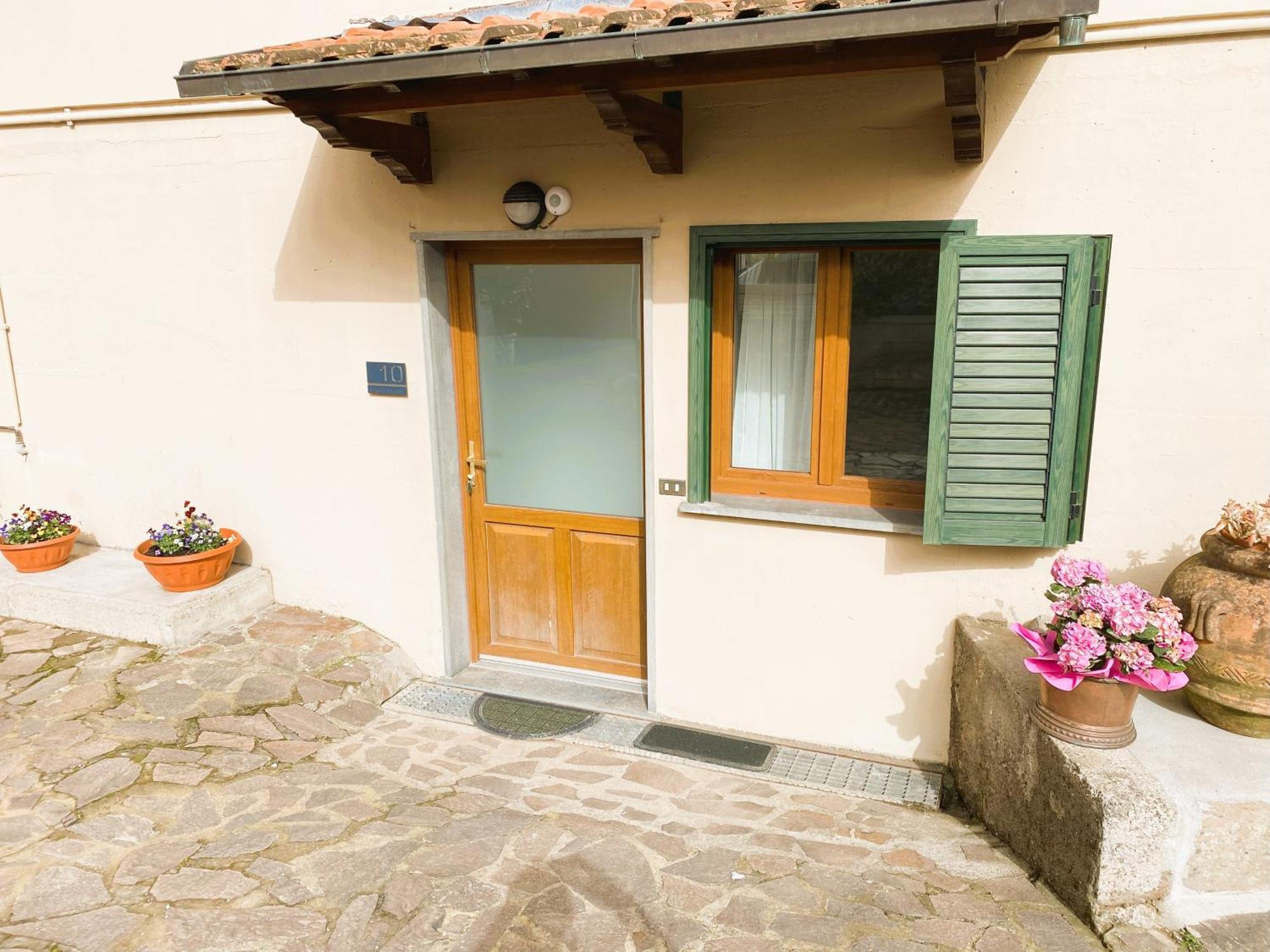 Chiara House Apartment Barga Exterior photo
