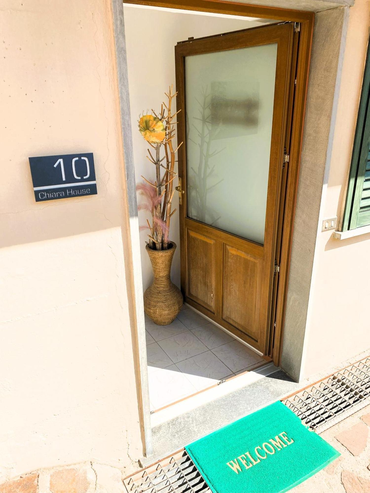Chiara House Apartment Barga Exterior photo
