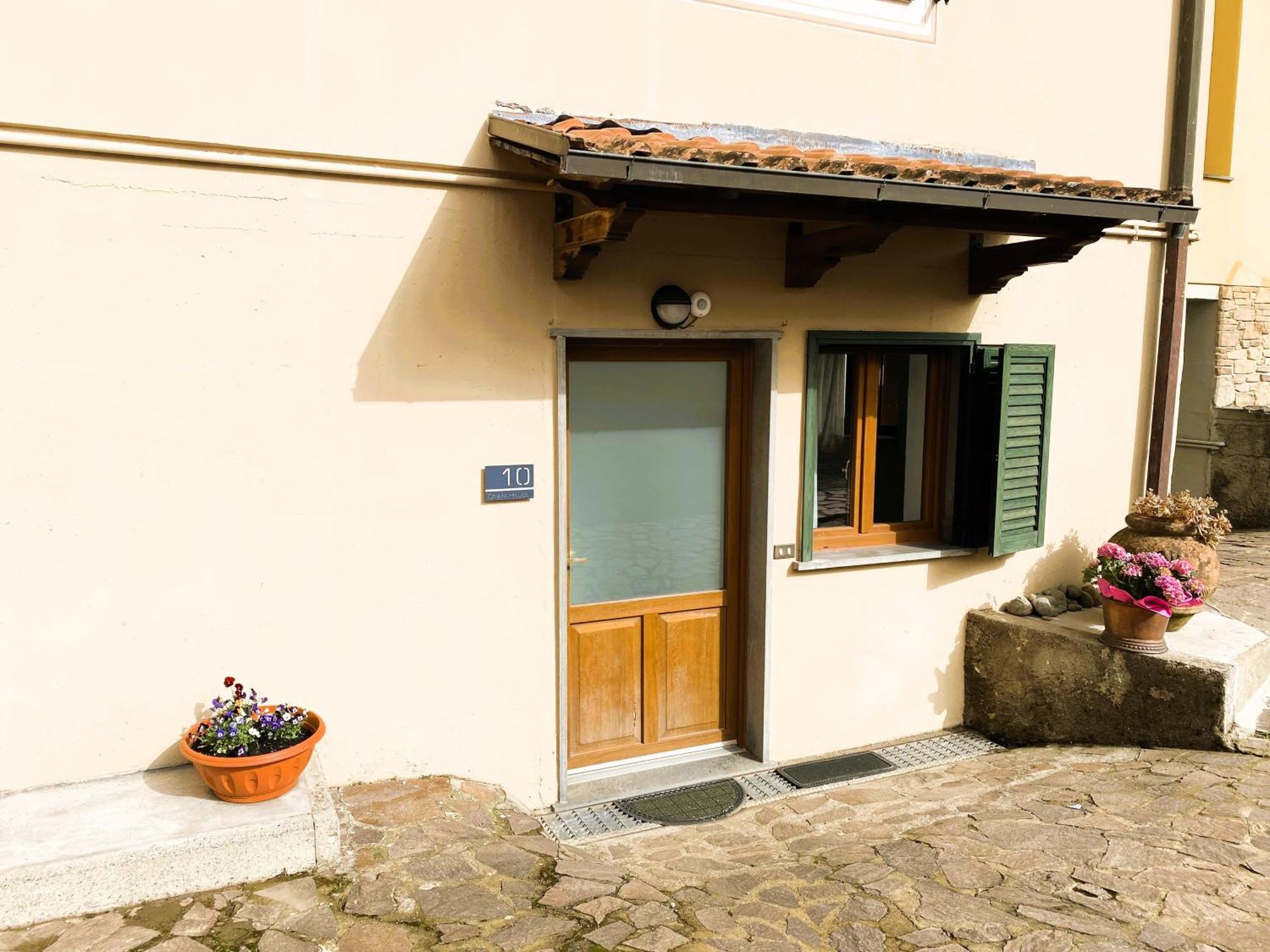 Chiara House Apartment Barga Exterior photo